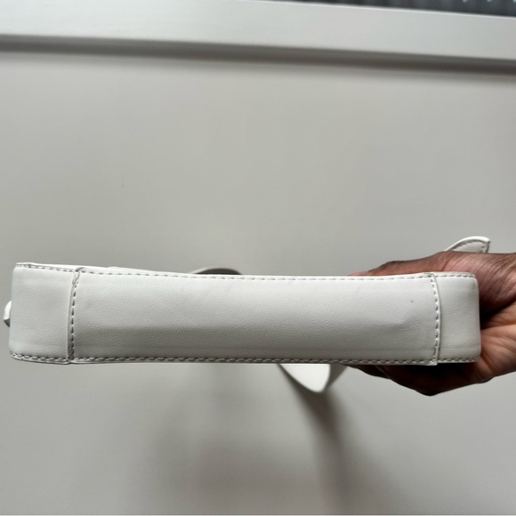 PRETTY LITTLE THING WHITE TRAPEZE SIMPLE SHOULDER BAG - Picture 5 of 12